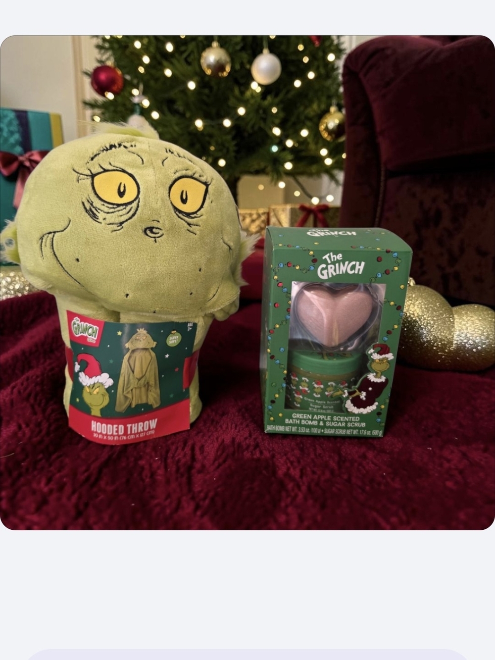 NWT The Grinch Green Hooded Throw And The Grinch Bath Set